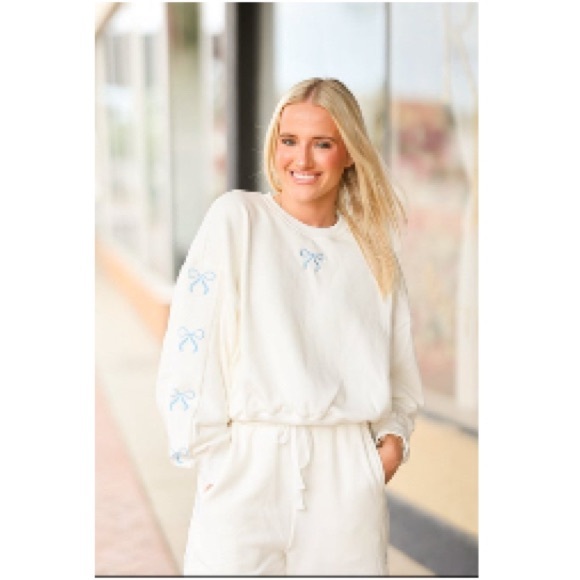 Main Strip - 2 piece/ white Sweatshirt & Pants with bow motif Top L, Pants M - Picture 3 of 16